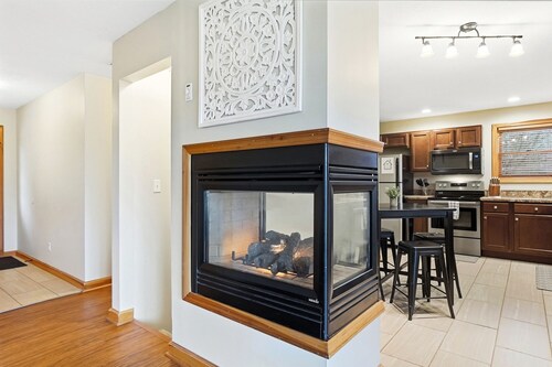 The Gathering | Hocking Hills, Hot Tub, Pond