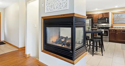 The Gathering | Hocking Hills, Hot Tub, Pond