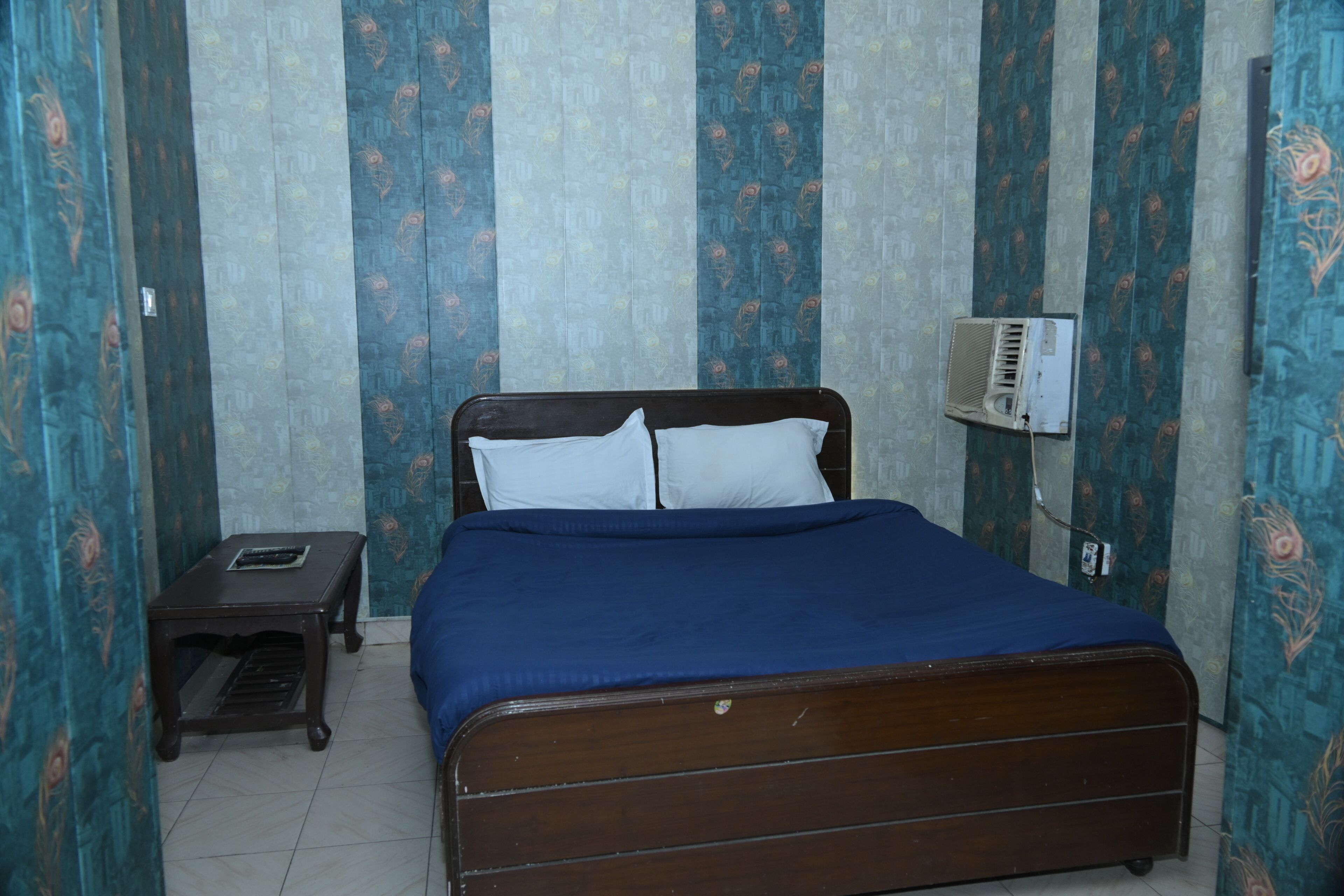 Tabla de planchar con plancha y wifi gratis 