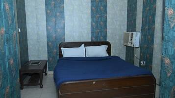 Iron/ironing board, free WiFi