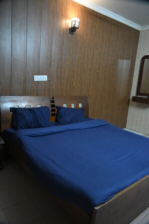 Iron/ironing board, free WiFi