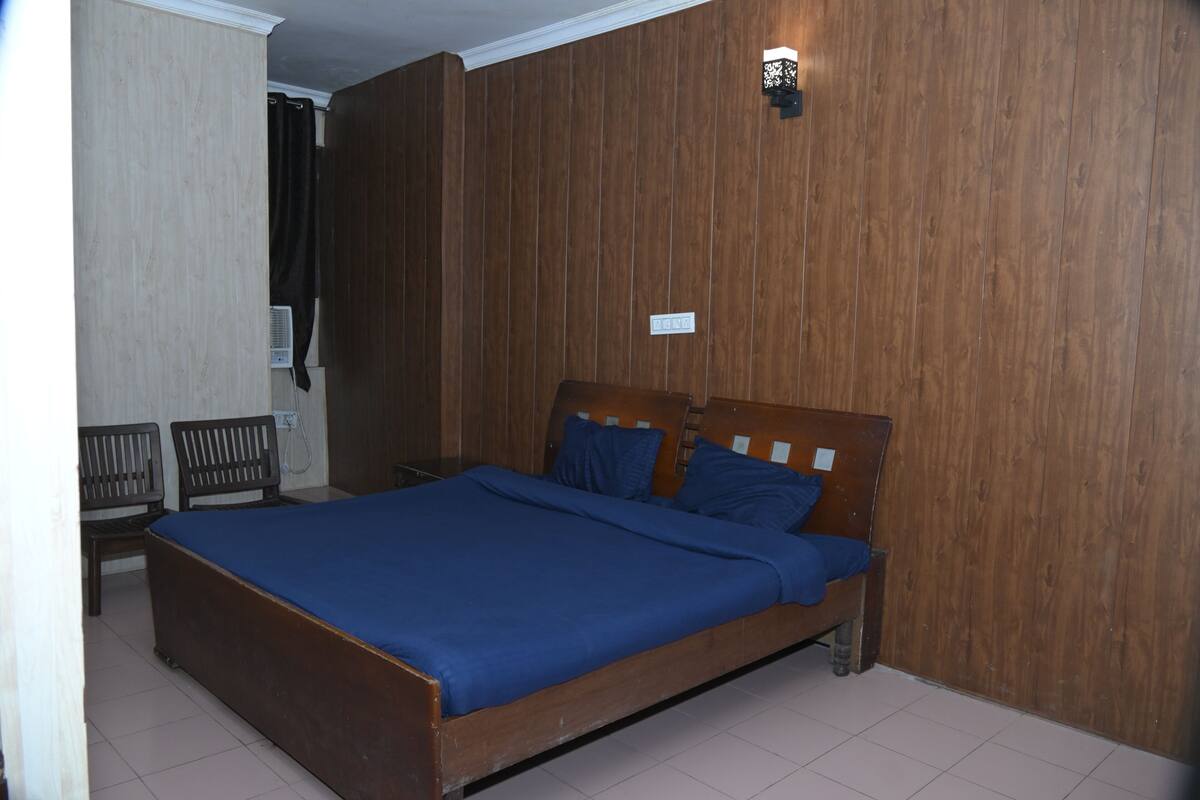 Classic Double Room, City View | Iron/ironing board, free WiFi