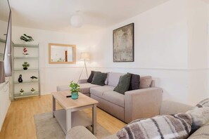 TV - Comfortable home away from home (Wellingborough)