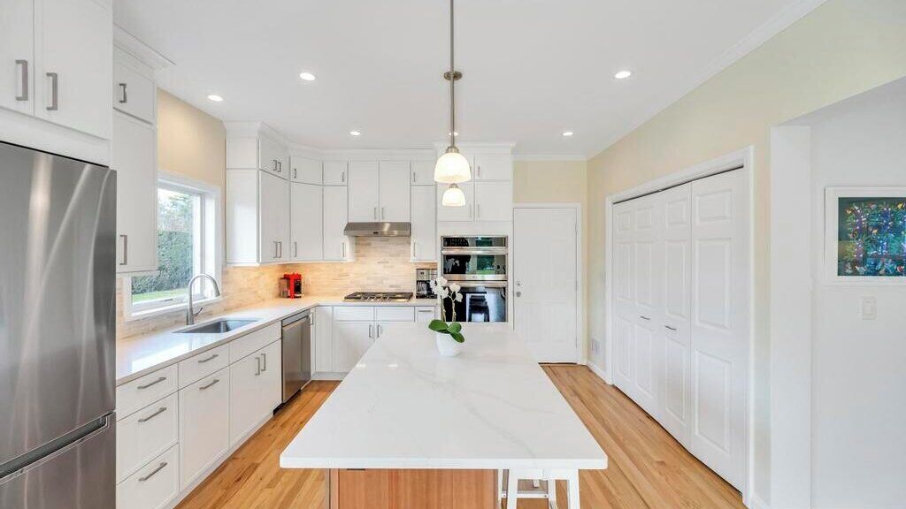 Microwave, oven, stovetop, coffee/tea maker