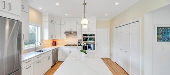 Stylish Airy Southampton Townhome, Private Outdoor Patio, Great for couples...