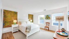 Iron/ironing board, Internet, bed sheets