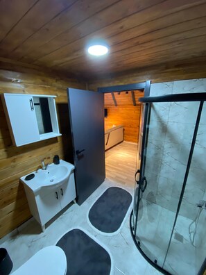 Ducha, artículos de higiene personal gratuitos, toallas y jabón
