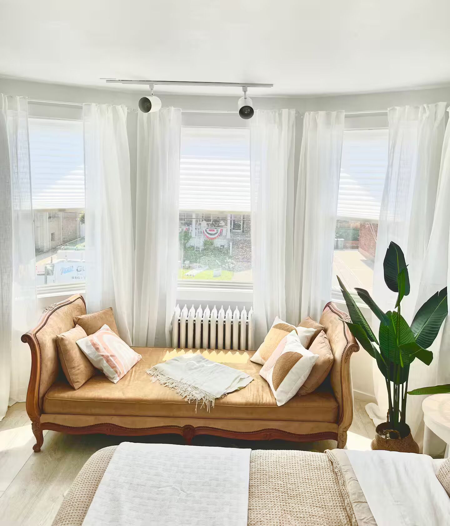 Steps From The Beach Designer Space For 2 - Brooklyn