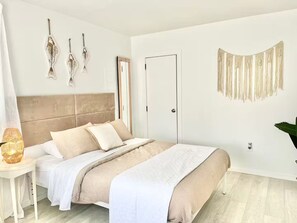 Iron/ironing board, WiFi, bed sheets - Steps From the Beach Designer Space For 2 (Rockaway Beach)