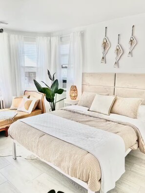 Iron/ironing board, WiFi, bed sheets - Steps From the Beach Designer Space For 2 (Rockaway Beach)