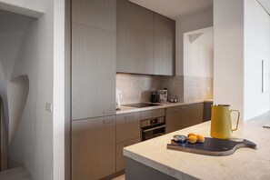 Réfrigérateur, four, plaque de cuisson, lave-vaisselle