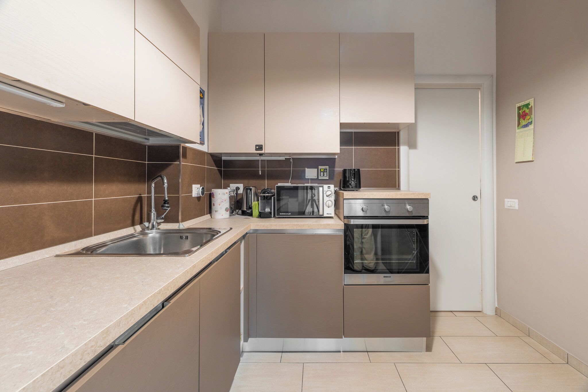 Frigorifero, microonde, forno, piano cottura