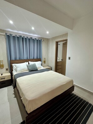 Iron/ironing board, Internet, bed sheets - Centrally located, 1 Bedroom + Studio in Evaristo Morales (Santo Domingo)