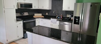 Cozy 2 bedroom and 2 full bathroom apartment in the heart of North Raleigh.