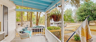 Cozy Blue Ridge Cottage, Close to Hiking!