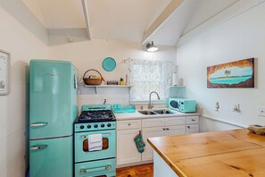 Fridge, microwave, stovetop, dishwasher - 1BR Dog-Friendly Home w/ In-Unit Laundry (Landrum)