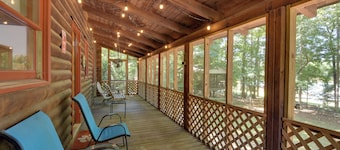 Private Dock & Game Room! Lake Hartwell Retreat