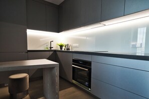 ثلاجة، ميكروويف، فرن، موقد طهي مسطح