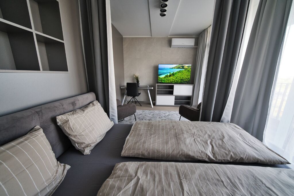 Työpöytä, silitysrauta/-lauta, vauvan matkasänky, ilmainen Wi-Fi