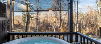 Heartwood Haven-hot tub, sauna, firepit, peaceful seclusion