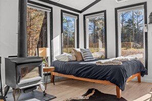 1 bedroom, desk, free WiFi, bed sheets