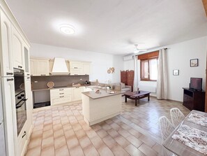 Fridge, microwave, oven, stovetop - Villetta Jaclin - Salento Reservation (Taviano)