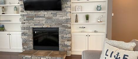 Smart TV, chimenea y videojuegos