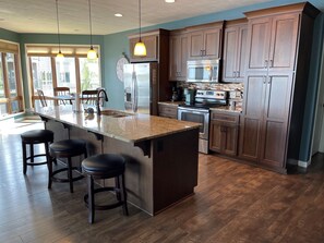 Fridge, microwave, oven, stovetop - Spacious 3BR/2BA Bridges Bay corner Condo w/Waterpark Passes & Great Amenities! (Arnolds Park)