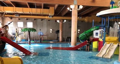 Coronado 202 @ Bridges Bay comes with 6 daily waterpark passes! Sleeps up to 10!