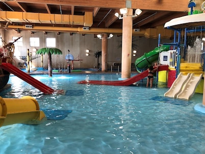 Coronado 202 @ Bridges Bay comes with 6 daily waterpark passes! Sleeps up to 10!