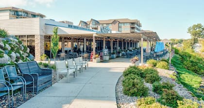 Coronado 202 @ Bridges Bay comes with 6 daily waterpark passes! Sleeps up to 10!