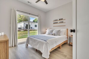 Iron/ironing board, free WiFi, bed sheets - Cozy 3 bedroom Cabin- Close to splash pad (Spirit Lake)