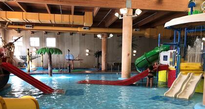 Family Fun Escape! 3BR, 2BA Bridges Bay condo sleeps 10 + 6 Waterpark Passes