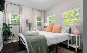 2 Schlafzimmer, Schreibtisch, Bügeleisen/Bügelbrett, kostenloses WLAN