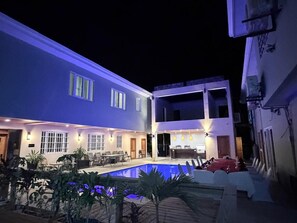 Pool - Charming 3-bedroom apartment with AC in adorable Belize City (Belize City)