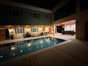 Pool - Charming 3-bedroom apartment with AC in adorable Belize City (Belize City)