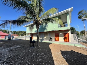 Exterior - Charming 3-bedroom apartment with AC in adorable Belize City (Belize City)