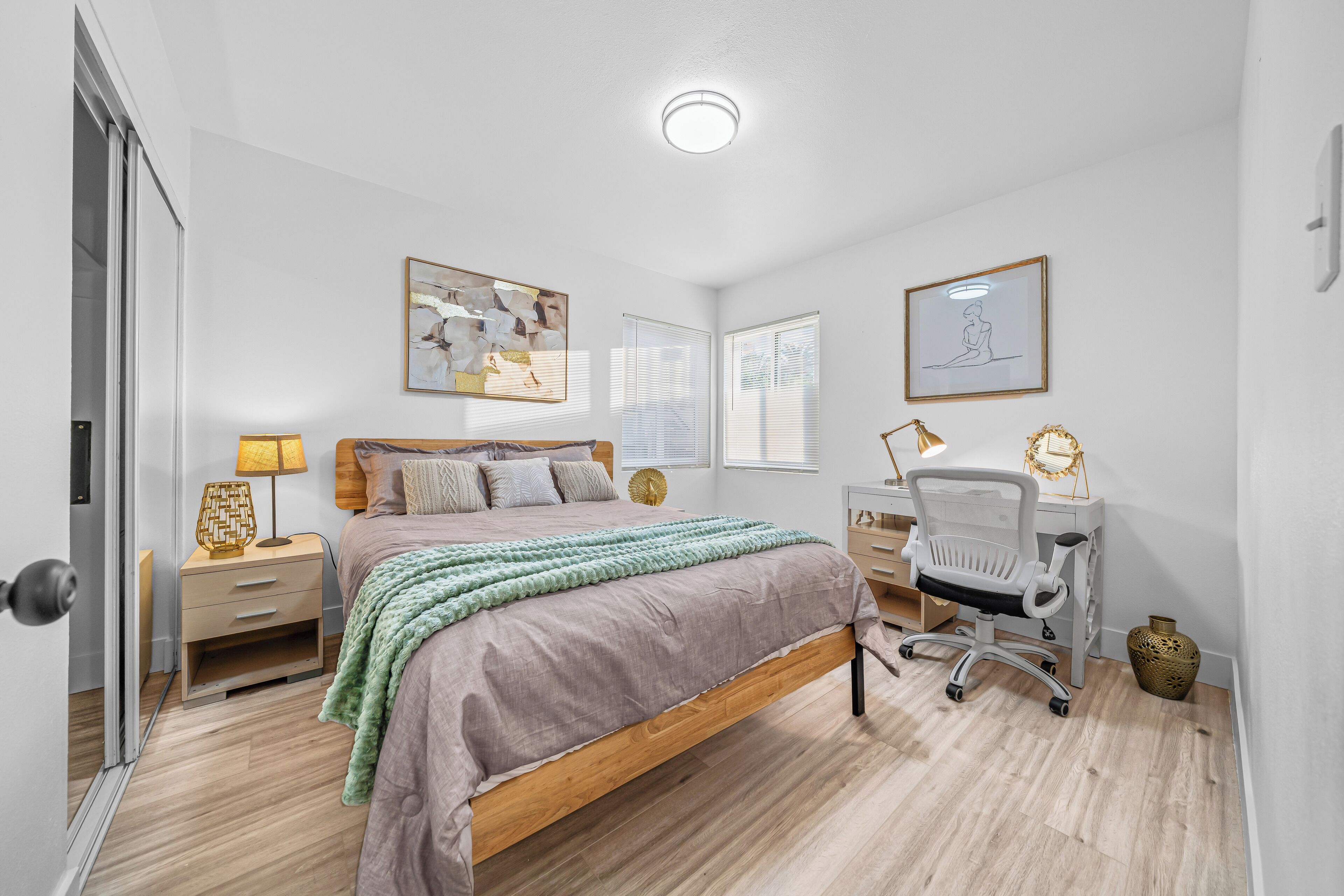 Schreibtisch, Bügeleisen/Bügelbrett, kostenloses WLAN, Bettwäsche