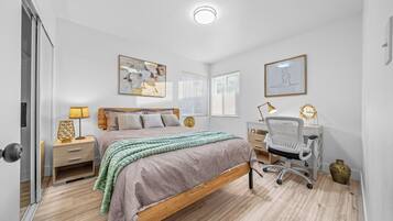 Schreibtisch, Bügeleisen/Bügelbrett, kostenloses WLAN, Bettwäsche