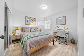 Desk, iron/ironing board, free WiFi, bed sheets - 4BR/2Bth Hot Tub, King Bed, 80" TV, Gated Yard, Ranch (El Cajon)