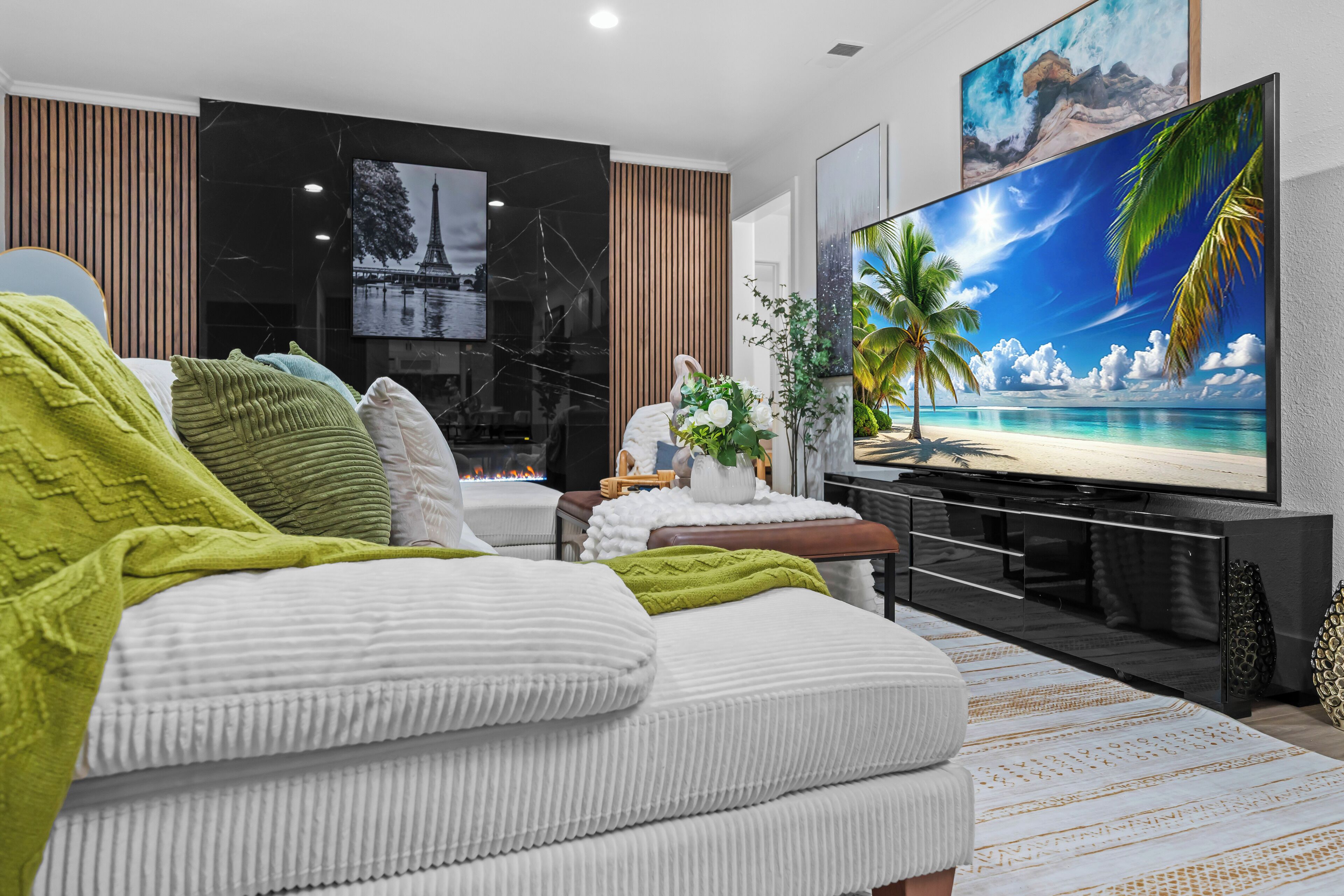 Smart TV, libros y biblioteca musical 