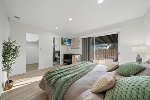 Työpöytä, silitysrauta/-lauta, ilmainen Wi-Fi, vuodevaatteet