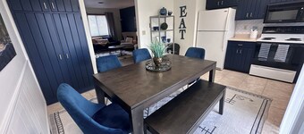 House of Blues: Updated and Cozy 2 Bed near campus and hospitals