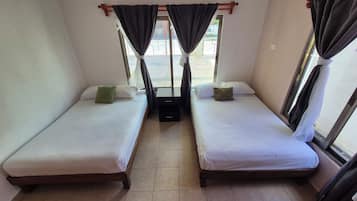 Espacio para trabajar con laptop y wifi gratis