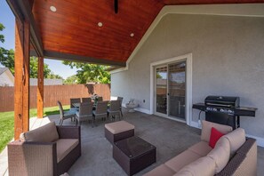 Outdoor dining - Fairfield Place - Amarillo's Executive Destination (Amarillo)