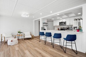 Private kitchen - A Pineapple Escape - A 3-bedroom house in adorable Nokomis with a pool! (Nokomis)