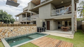 Vila Basic | Tempat makan outdoor