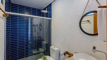 Basic Villa | Bathroom | Shower