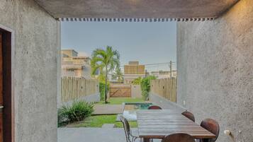 Basic Villa | Outdoor dining