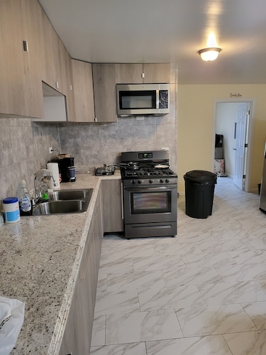 Newly remodeled 3-bedroom house in delightful Harvey, near new Wind Creek casino